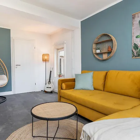 Kamingo - 2 Apartments, Zentral Mit Gemeinsamer Terrasse, Max 12 Pers בית נופש