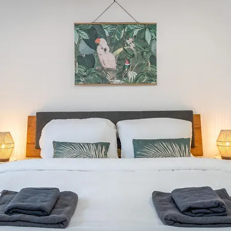 בית נופש Kamingo - 2 Apartments, Zentral Mit Gemeinsamer Terrasse, Max 12 Pers *