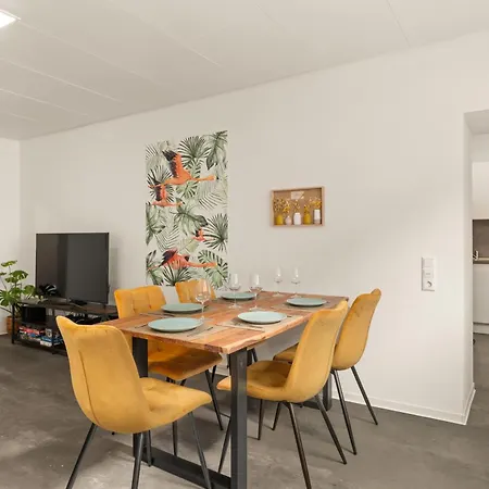 Kamingo - 2 Apartments, Zentral Mit Gemeinsamer Terrasse, Max 12 Pers בית נופש