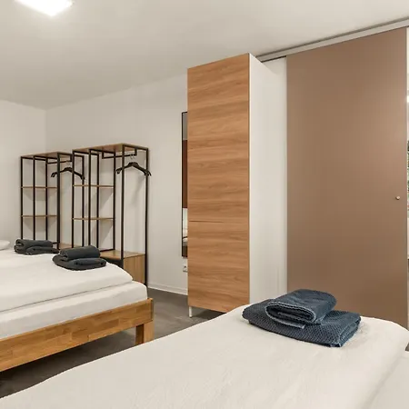 Kamingo - 2 Apartments, Zentral Mit Gemeinsamer Terrasse, Max 12 Pers