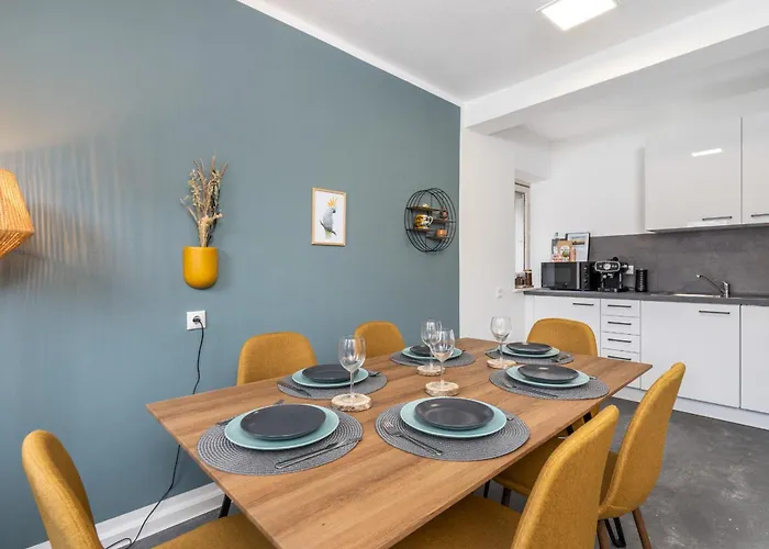 Kamingo - 2 Apartments, Zentral Mit Gemeinsamer Terrasse, Max 12 Pers Дом отдыха